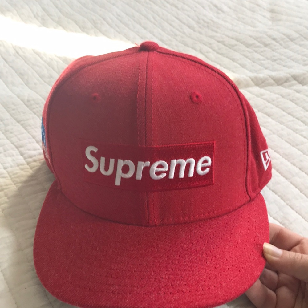 Supreme World Famous Box Logo New Era (Red)